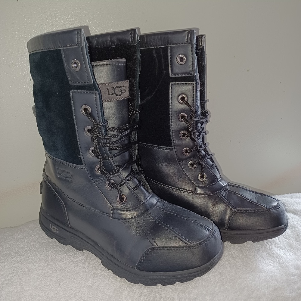 Big Kids UGG Waterproof Boots size 3